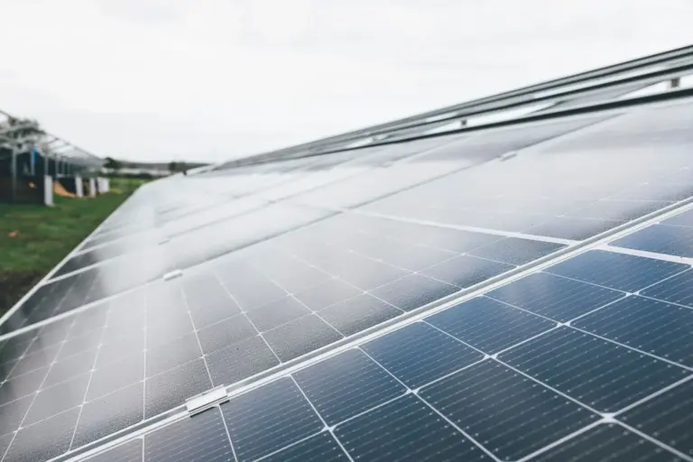 zonnepanelen combineren met een thuisbatterij is dat slim